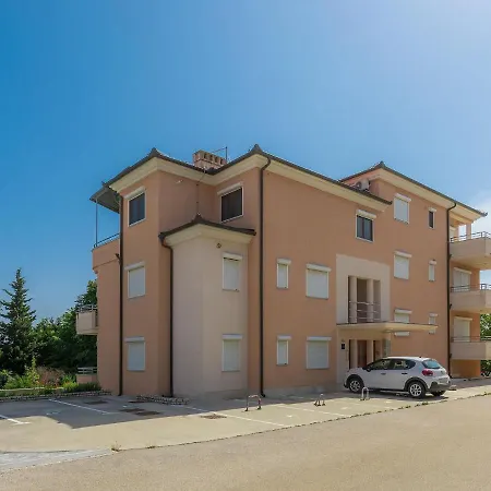 Matej By Interhome شقة