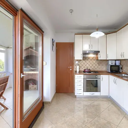 Matej By Interhome بولا