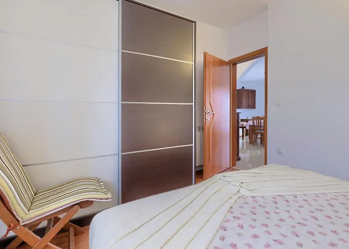 Apartamento Matej By Interhome Pula